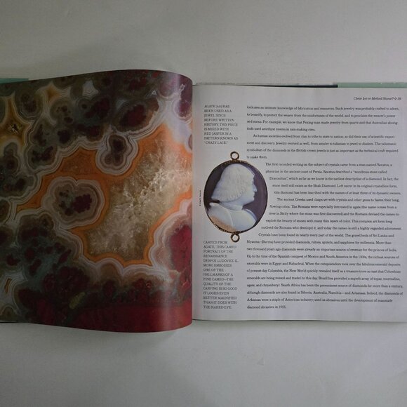 Crystals : the Science, the Lore and the Mysteries by Aff, Bullis, Douglas Micha - Picture 8 of 15